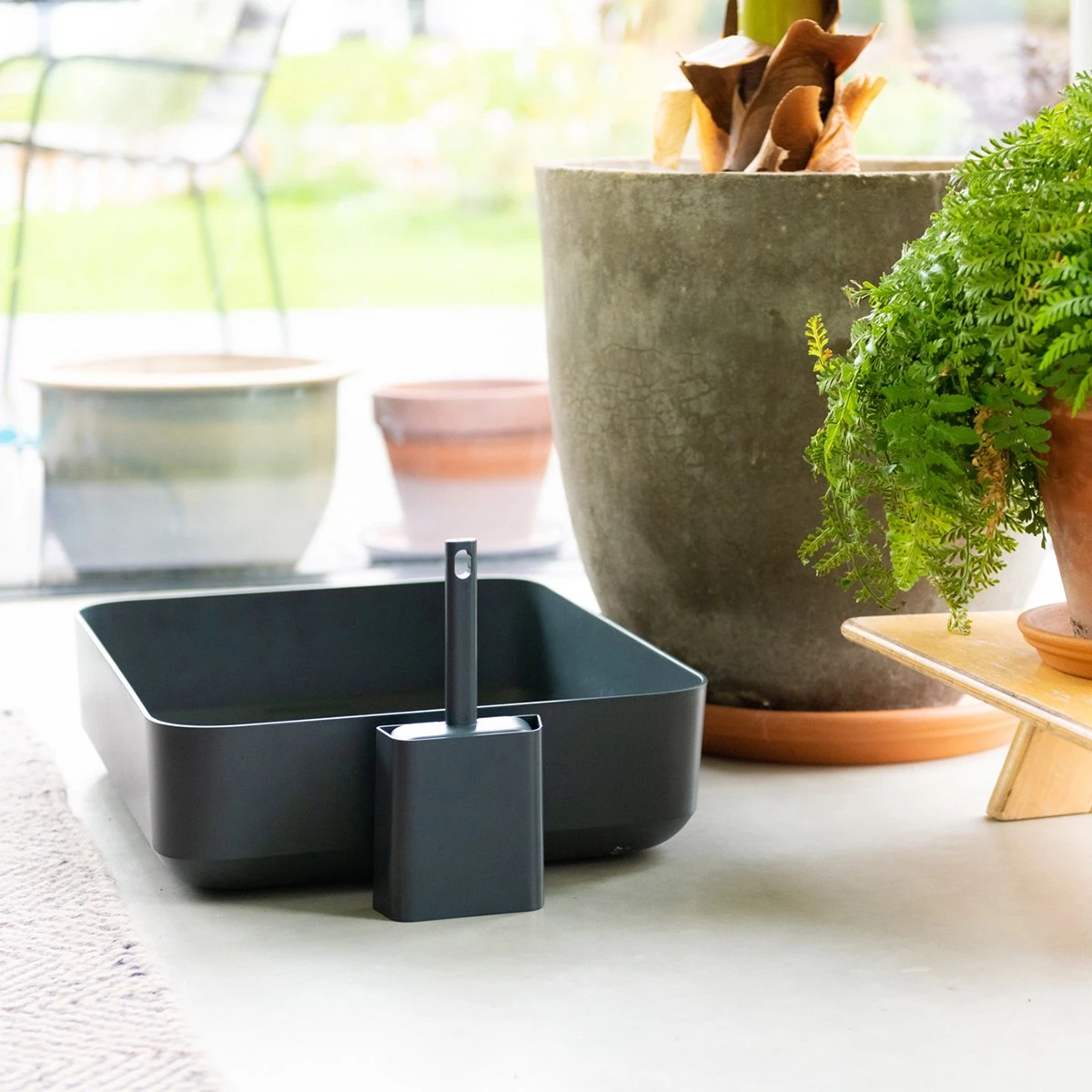 Hoopo® Poh Kattenbak Grijs - Open Kattenbak - Design Kattenbak - Kattenbakschep - 50x37.5x12.7 Cm - Grote Kattenbak 7 Hoopo® Poh Kattenbak Grijs - Open Kattenbak - Design Kattenbak - Kattenbakschep - 50x37.5x12.7 Cm - Grote Kattenbak - Afbeelding 5